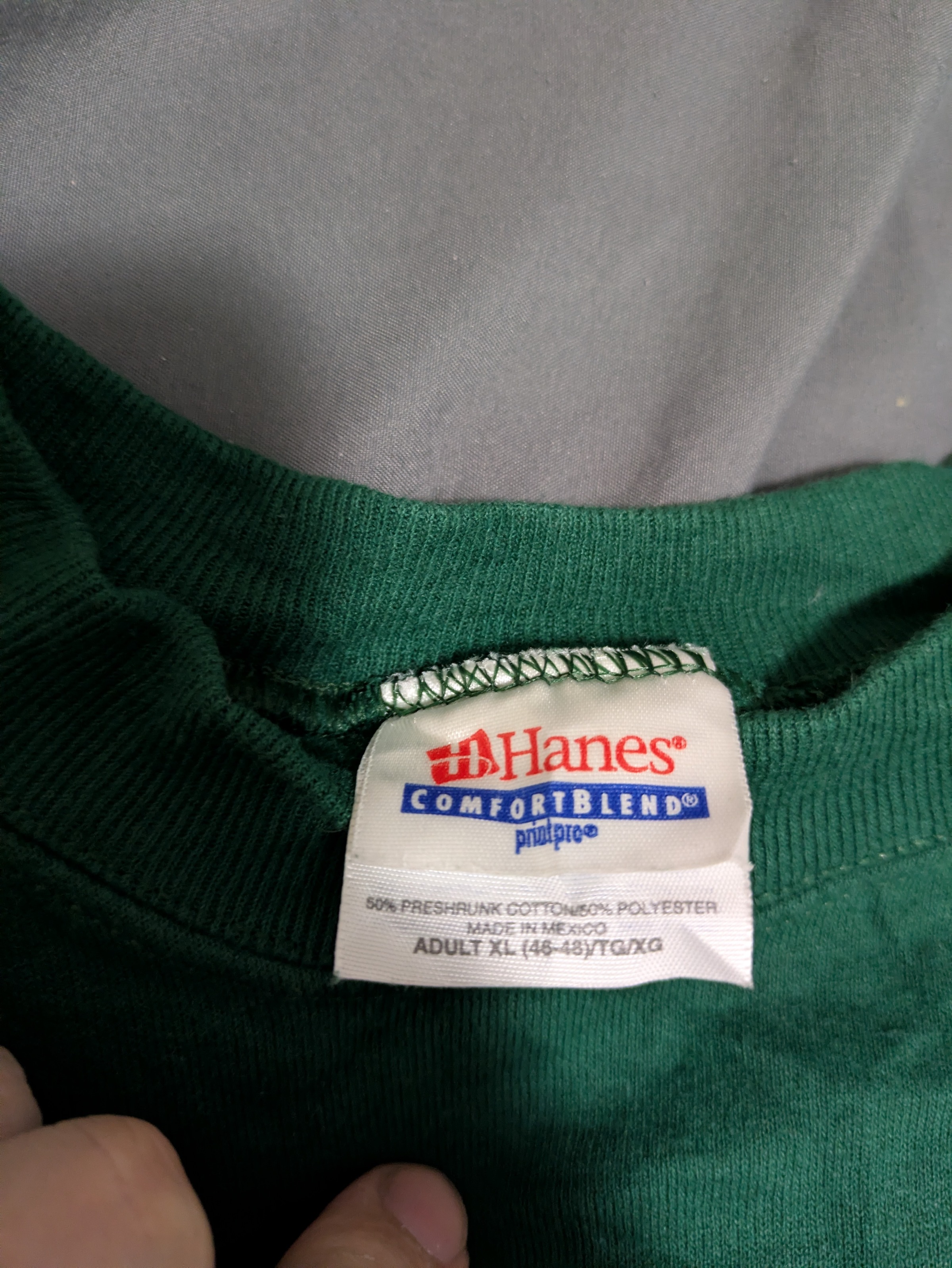 Hanes ComfortBlend Garden Inn Graphic Sweater Men's XL — 3. tag